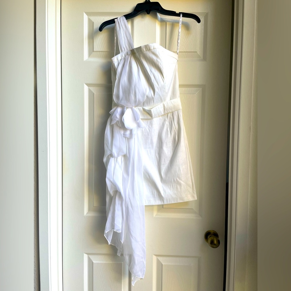 White Mini Strapless Dress with Sash- size 6 fitted - by Jessica McClintock